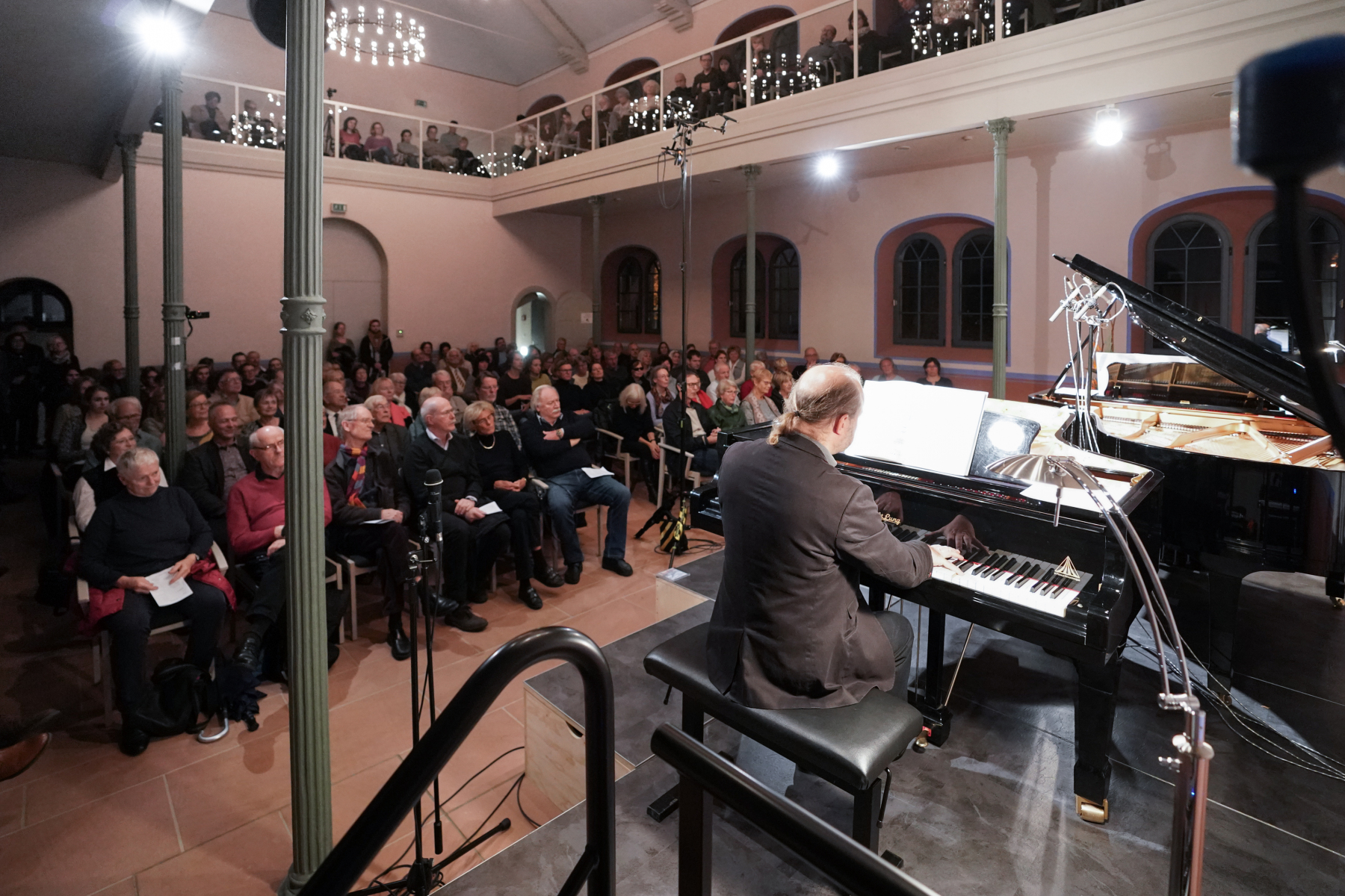 Marco Schilling 12.11.2017 WNB Leutershausen  Jens Schlichting und Rolf Schwoerer-Böhning treten im Rahmen "Concerti e piú" als Klavierduo „Grenzgänger & Friends" auf / Alte Synagoge